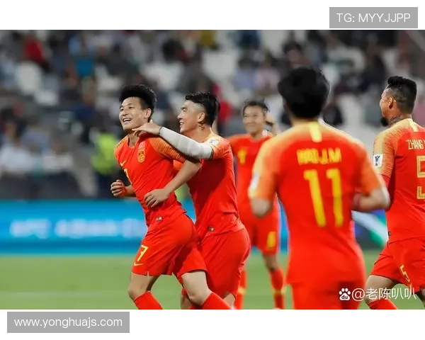 中国男篮力克澳大利亚晋级世界杯四强 赛后球员与教练共庆胜利